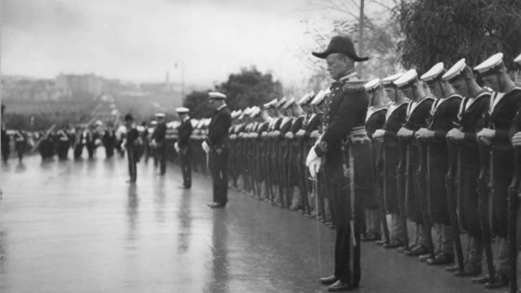Arşivden çıkan kareler duygulandırdı: Atatürk’ün son yolculuğu adım adım görüntülendi 26